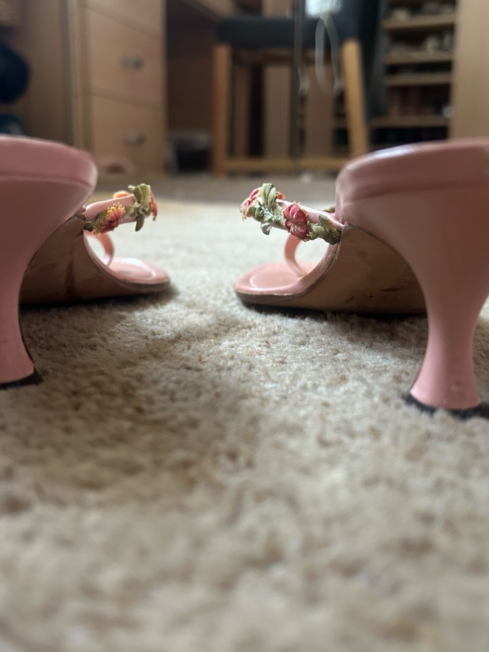 4 @y4neli  Manolo Blahnik pink sandals - Picture 2 of 6